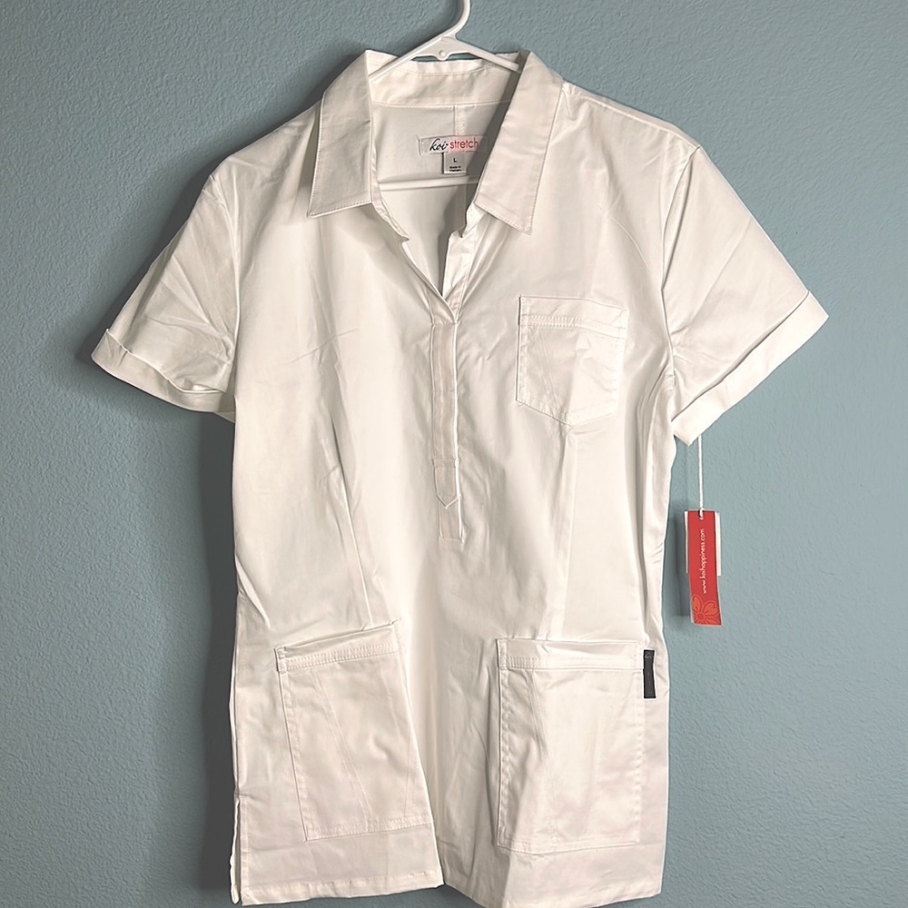Koi Med Spa Stretch Collar Scrub Top White L NWT